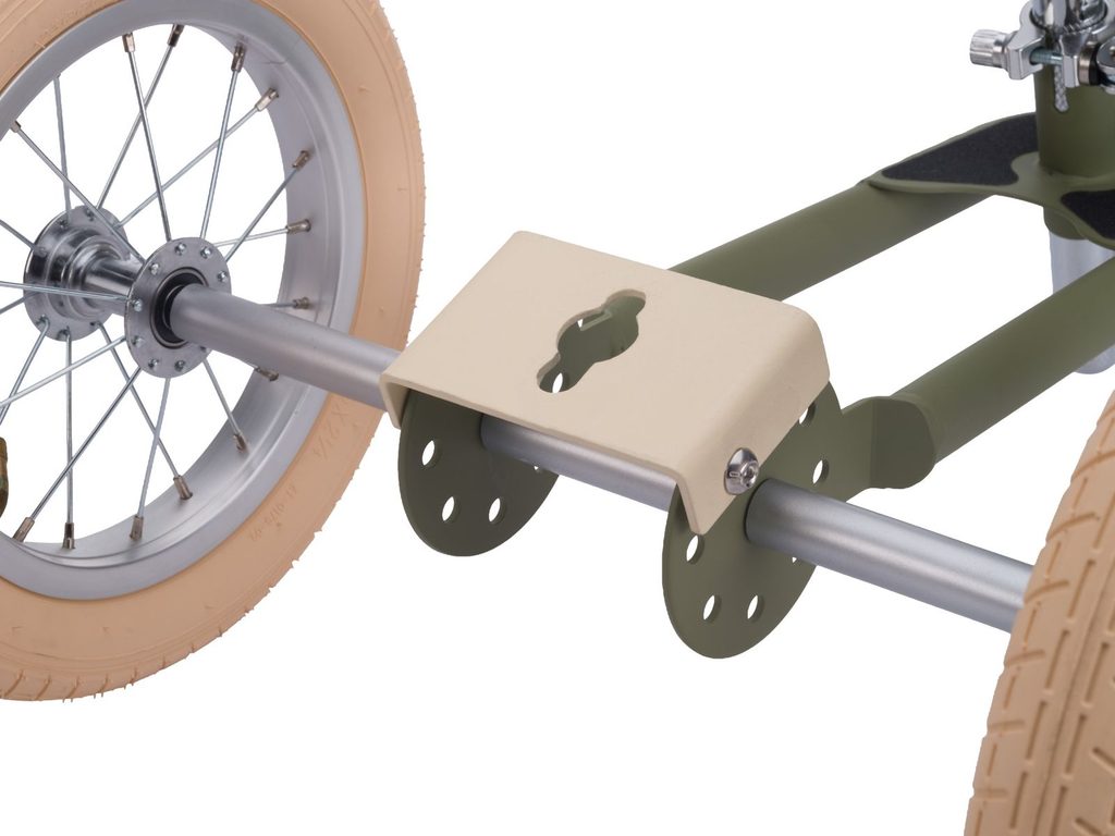 Lähivõte Trybike Wagon järelkäru kinnitusest reguleerimiskettal